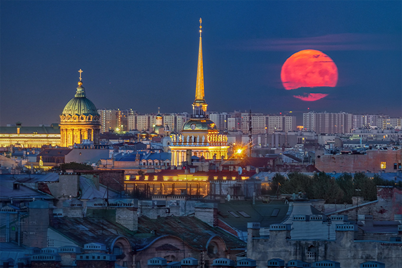 Александр Петросян. Вид на восход луны с колокольни храма Благовещения